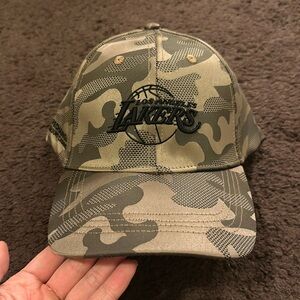 Lakers camo hat